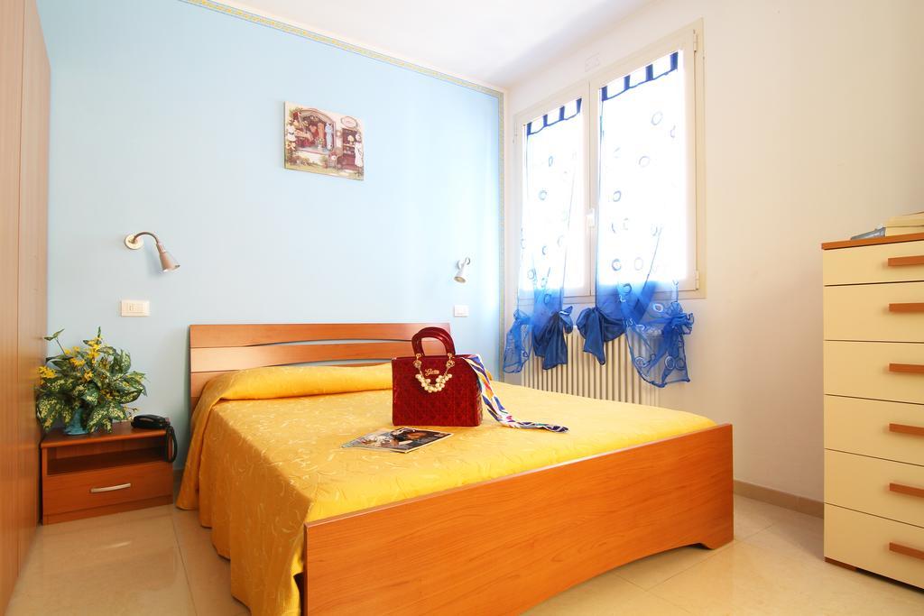 Residence Blu Marine Rimini Værelse billede