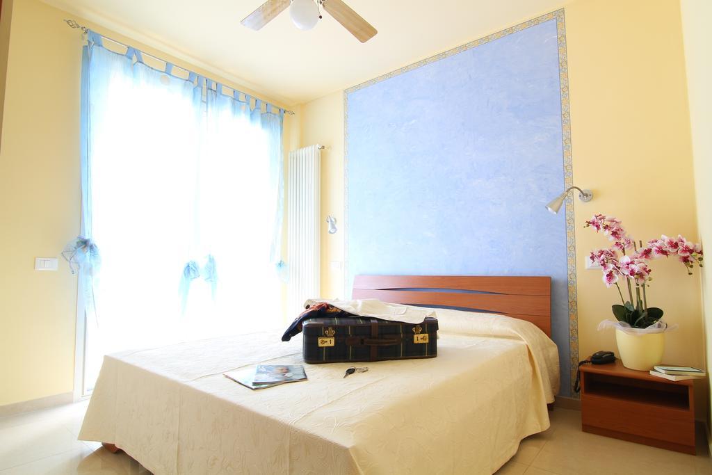 Residence Blu Marine Rimini Værelse billede